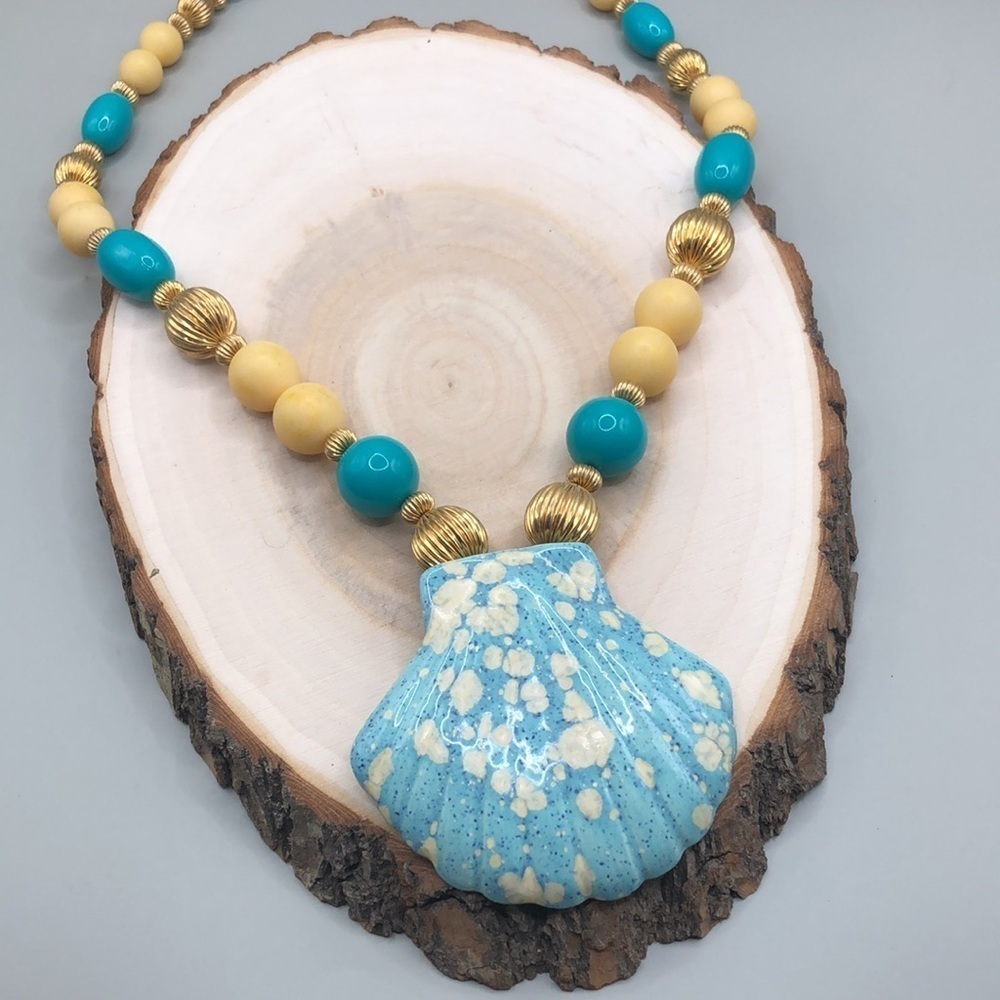 Vintage ceramic sea shell pendant statement size necklace boho whimsy.